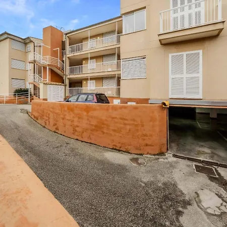 Olot Llenaire Apartment